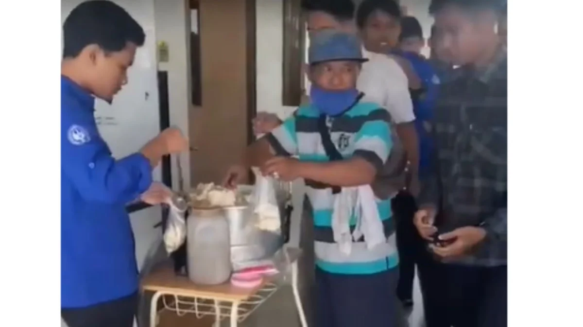 Dosen UNY Viral Panggil Tukang Siomay ke Kelas dan Menraktir Mahasiswa