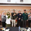 Anggota Komisi I DPRD Provinsi Jawa Barat Ahab Sihabudin saat melaksanakan kunjungan kerja ke KPU Kabupaten Garut. Senin 12 Februari 2024