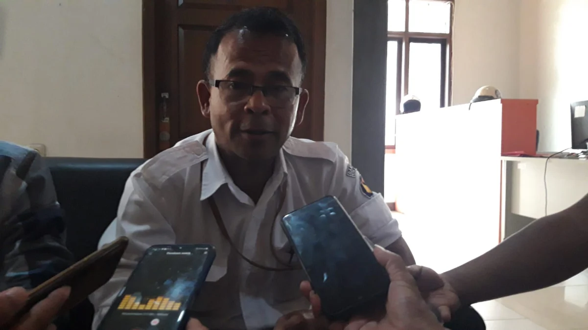 Ipur Purnama Alamsyah, saat memberikan keterangan ke sejumlah awak media, di Kantor Bawaslu, Tarogong Kaler, K