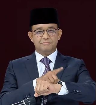 Gerakan Isyarat Anies di Awal Debat Capres 2024 Bikin Heboh dan Penasaran