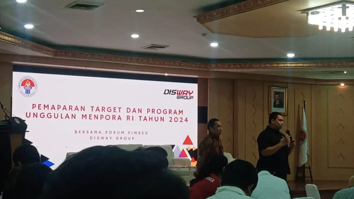 Menpora Dito memberikan sambutan dalam Forum Pimred Disway Group