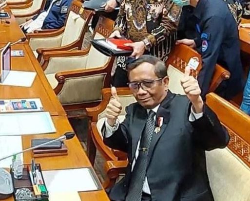 Sebelum Pamit dari Kantor Kemenko Polhukam, Mahfud Md Sudah Kemasi Barang Pribadinya.
