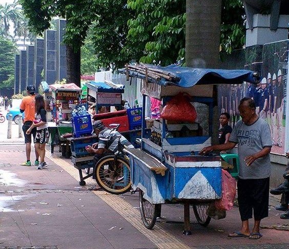 Pemerintah Tetapkan Kebijakan Wajib Sertifikasi Halal, Termasuk untuk Pedagang Kaki Lima