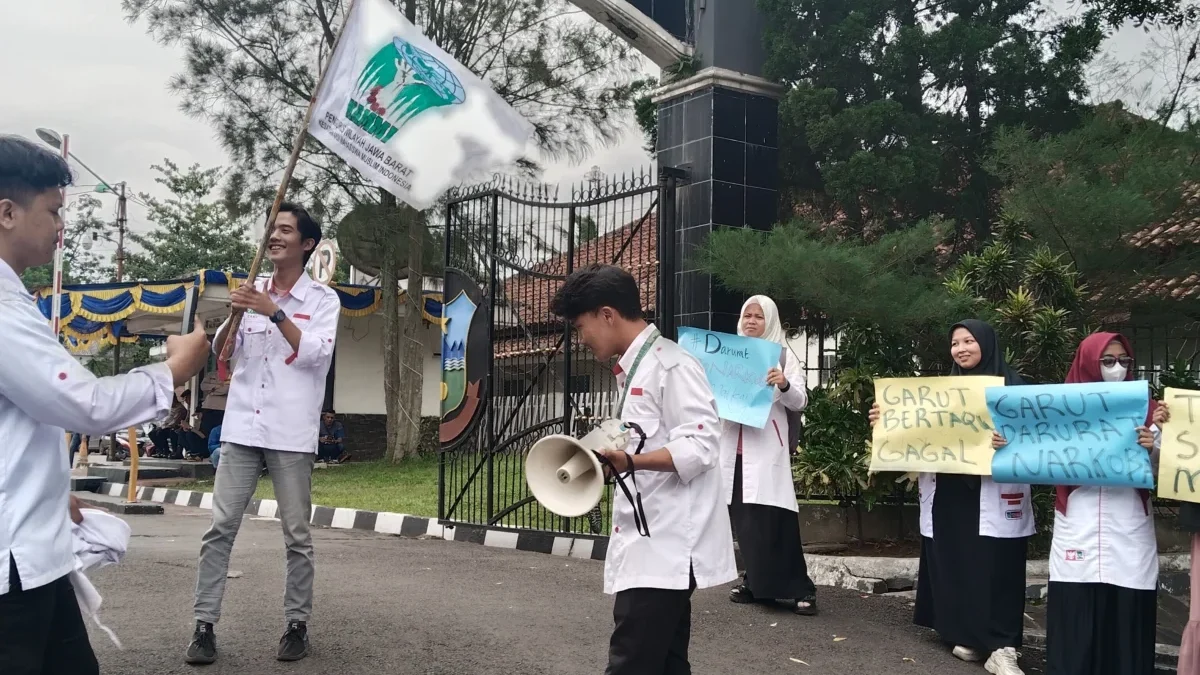 KAMMI Kabupaten Garut melakukan demo