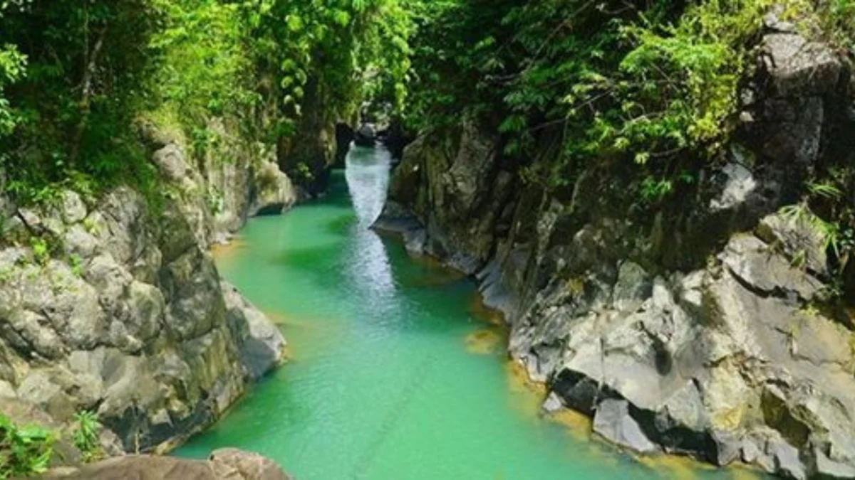 Keindahan Kolam Air Tersembunyi di Garut dengan Warna yang Memukau, Harganya Cuman Rp 5 Ribu