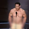 Penampilan Telanjang John Cena Saat Umumkan Pemenang Oscar 2024 Bikin Geger