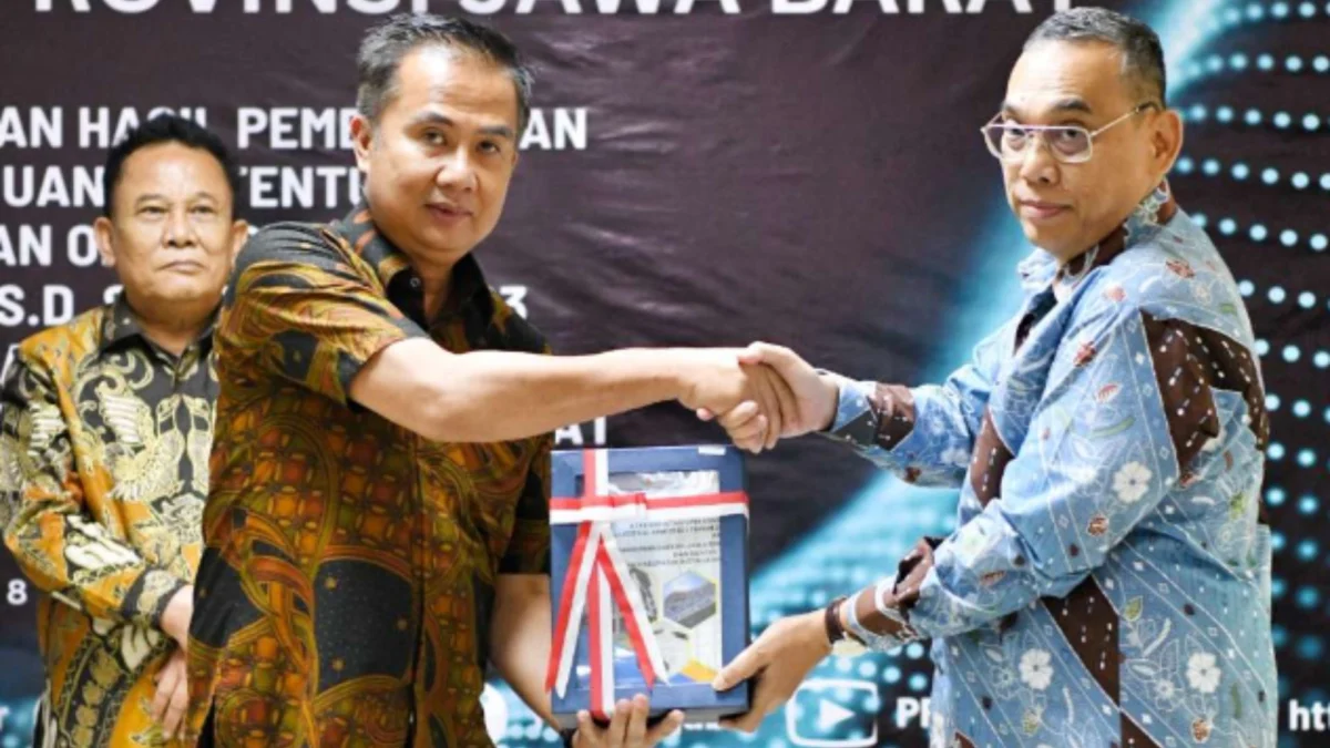 Terima LHP dari BPK, Bey Machmudin Mendorong Bank BJB untuk Tingkatkan Kinerja