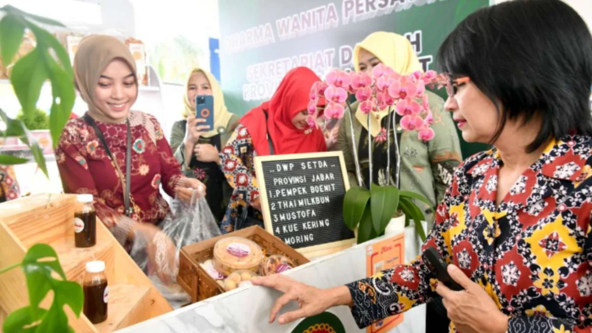 Dharma Wanita Jawa Barat Menggelar Bazar Ramadan di Gedung Sate