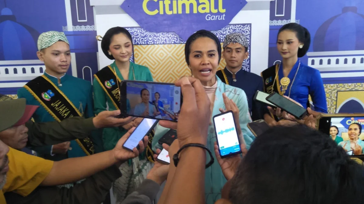 Prita Soraya, saat memberikan keterangan kepada sejumlah awak media, di Citimall Garut. Rabu 20 Maret 2024.