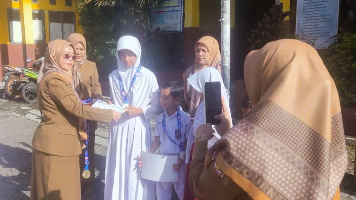 Senin pagi (04/03/2024), SDN Haurpanggung 1 menggelar acara apresiasi untuk murid-murid berprestasi.