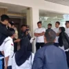 Perwakilan staff di Dispora membacakan surat dari Kepala Dinas untuk menjadwalkan audiensi bersama KPBH di har