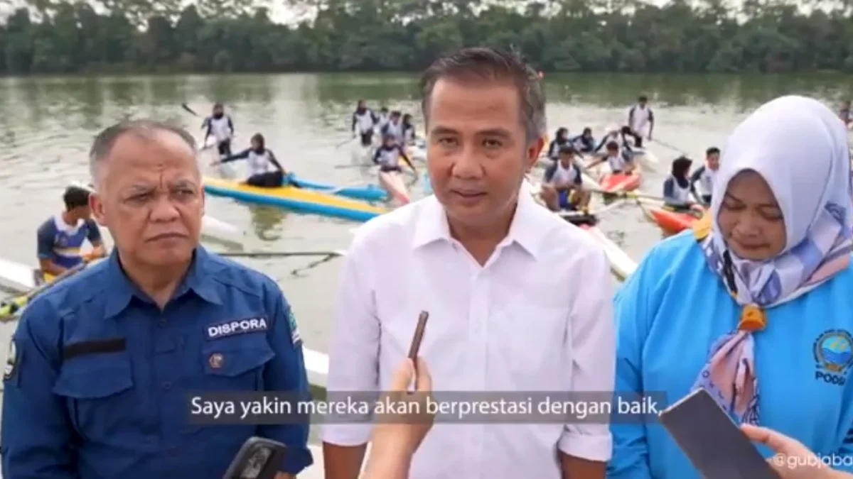 Bey kunjungi atlet dayung yang sedang berlatih