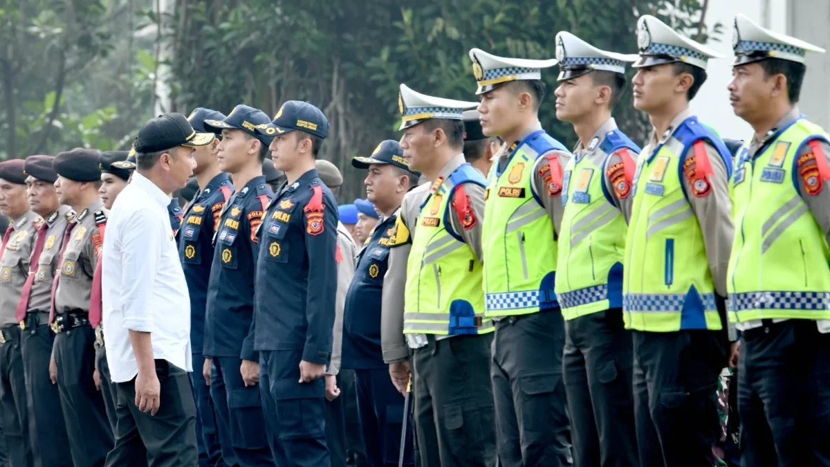 Bey Machmudin mengecek kesiapan pasukan