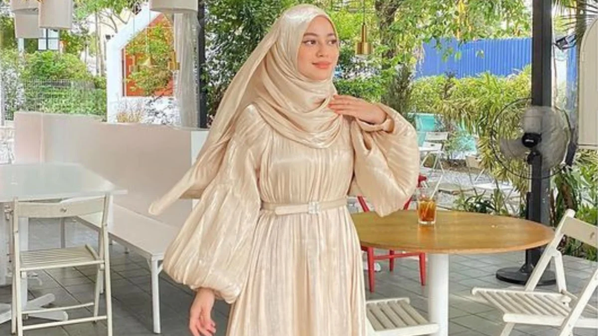 Busana Lebaran Viral di TikTok: Gamis Shimmer Simpel, Nyaman, dan Trendi