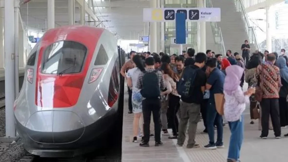 Update Terbaru 24 April 2024, Inilah Jadwal Keberangkatan Kereta Api Whoosh dari Stasiun Halim