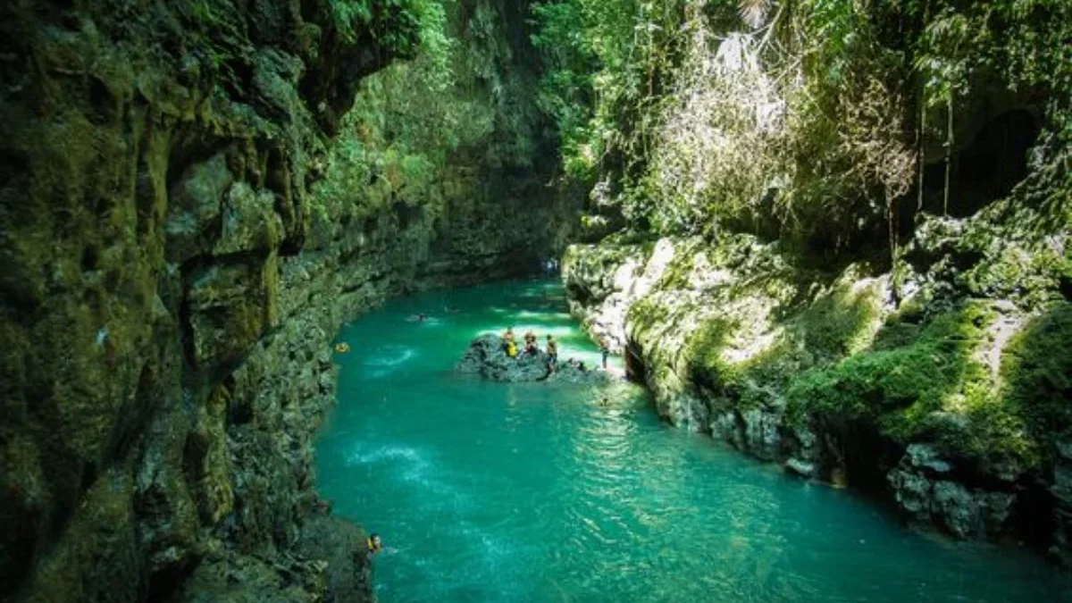 Green Canyon Pangandaran, Destinasi Wisata 2024 yang Memikat Pecinta Alam dan Body Rafting