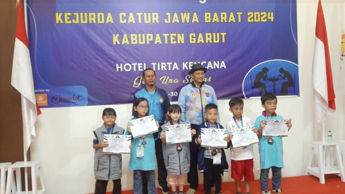 Atlet Garut berhasil meraih medali perak di Kejurda Catur tingkat provinsi Jawa Barat tahun 2024.