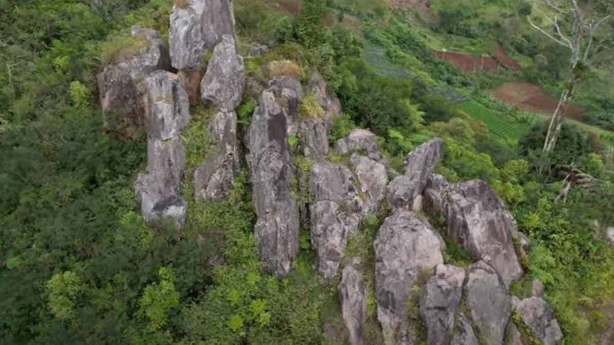 Wajib Banget Kesini, Wisata Garut Batu Patapaan dengan Lukisan Alam yang Sangat Surgawi