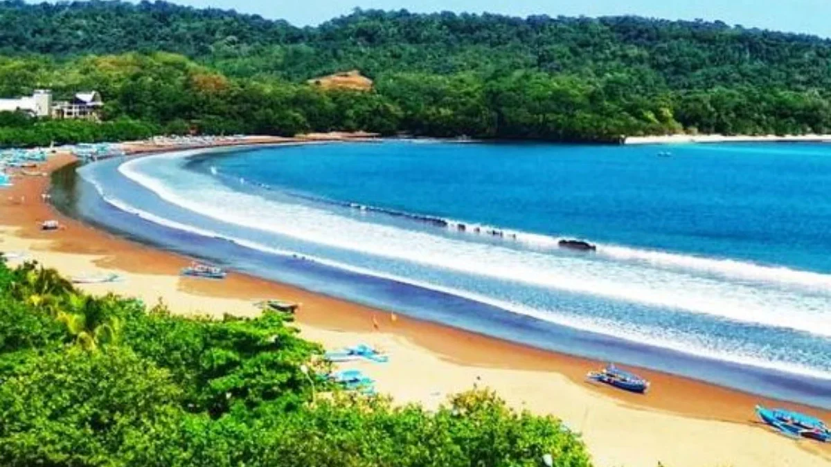 Review Destinasi Pantai Pangandaran, Wisata yang Tak Pernah Sepi ...