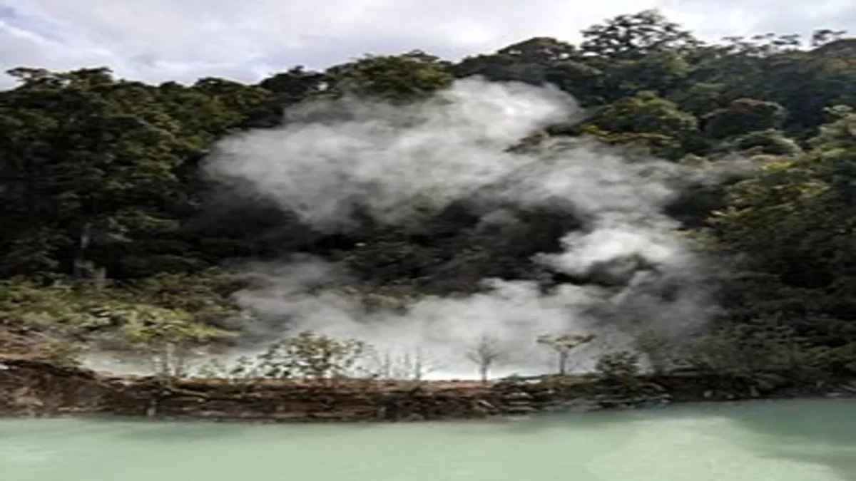 Menikmati Keindahan Kawah Darajat di Kaki Gunung Papandayan Garut 2024