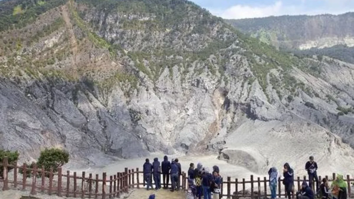 Review Gunung Tangkuban Perahu, Destinasi Wisata yang Populer di Bandung