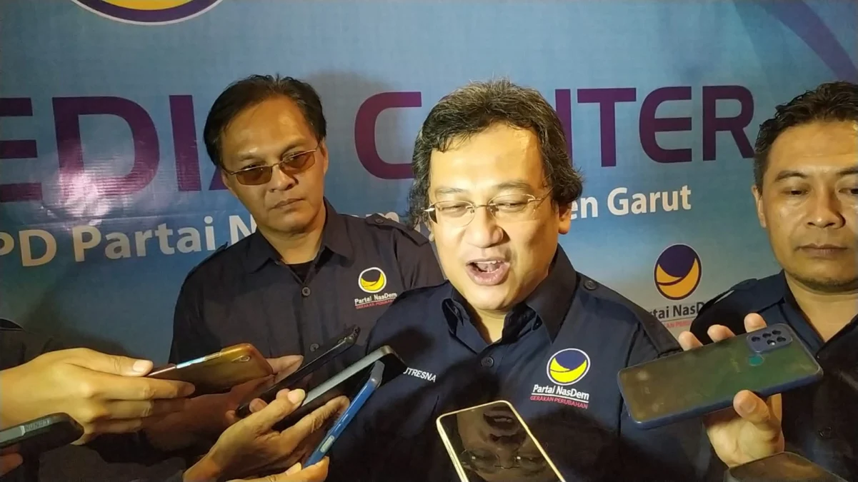 Hendy Sutresna, Ketua DPD NasDem Garut diwawancarai media