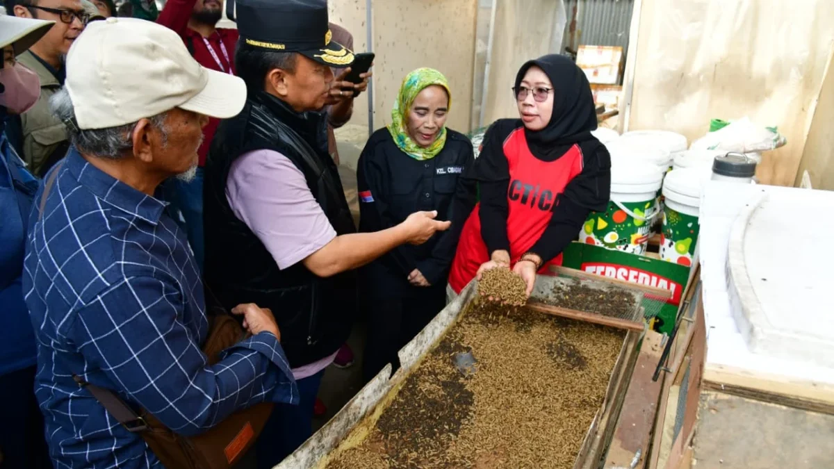 Sekretaris Daerah Provinsi Jawa Barat Herman Suryatman meninjau kondisi Saluran Babakan Irigasi Citepus dan di