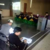 Pengukuhan kontingen atlet Porkab Kecamatan Leuwigoong di Gedung Guru, Kamis (20/6).( pepen apendi)