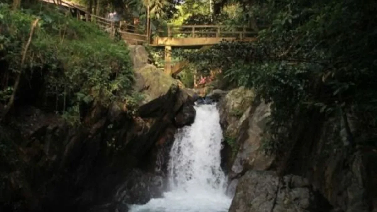 Rekomendasi Wisata Enam Air Terjun di Curug Putri Kencana Bogor