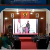 Pj Bupati Garut menyampaikan sambutannya di depan tim penilai lomba desa