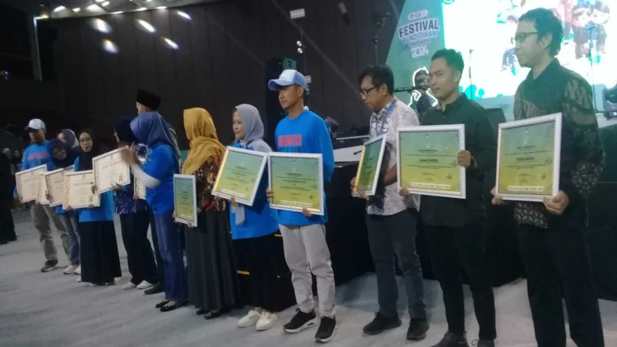 Jabarekspres Raih Penghargaan di Festival Pendidikan Jabar 2024: Mendorong Mutu Pendidikan Melalui Media