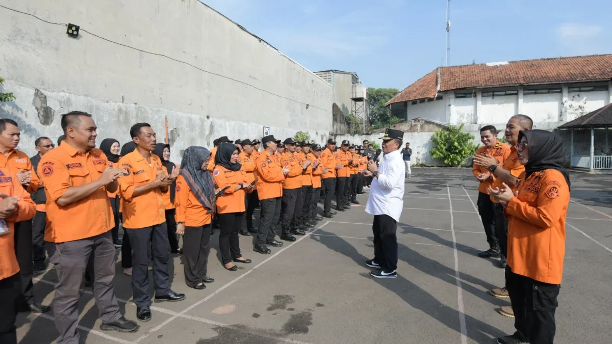 Sekretaris Daerah Provinsi Jawa Barat Herman Suryatman memimpin apel pagi di kantor Badan Penanggulangan Benca