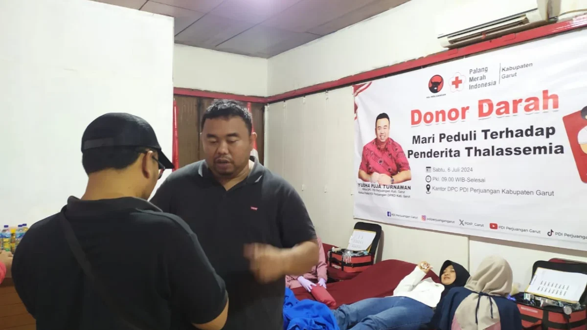 Yudha Puja Turnawan, Ketua PDIP memantau donor darah di kantor DPC PDIP