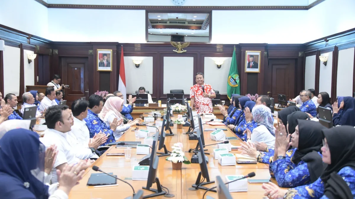 Sekda Jabar Herman Suryatman dalam rapat koordinasi dengan para Asisten Pemerintahan dan Kesejahteraan Rakyat,