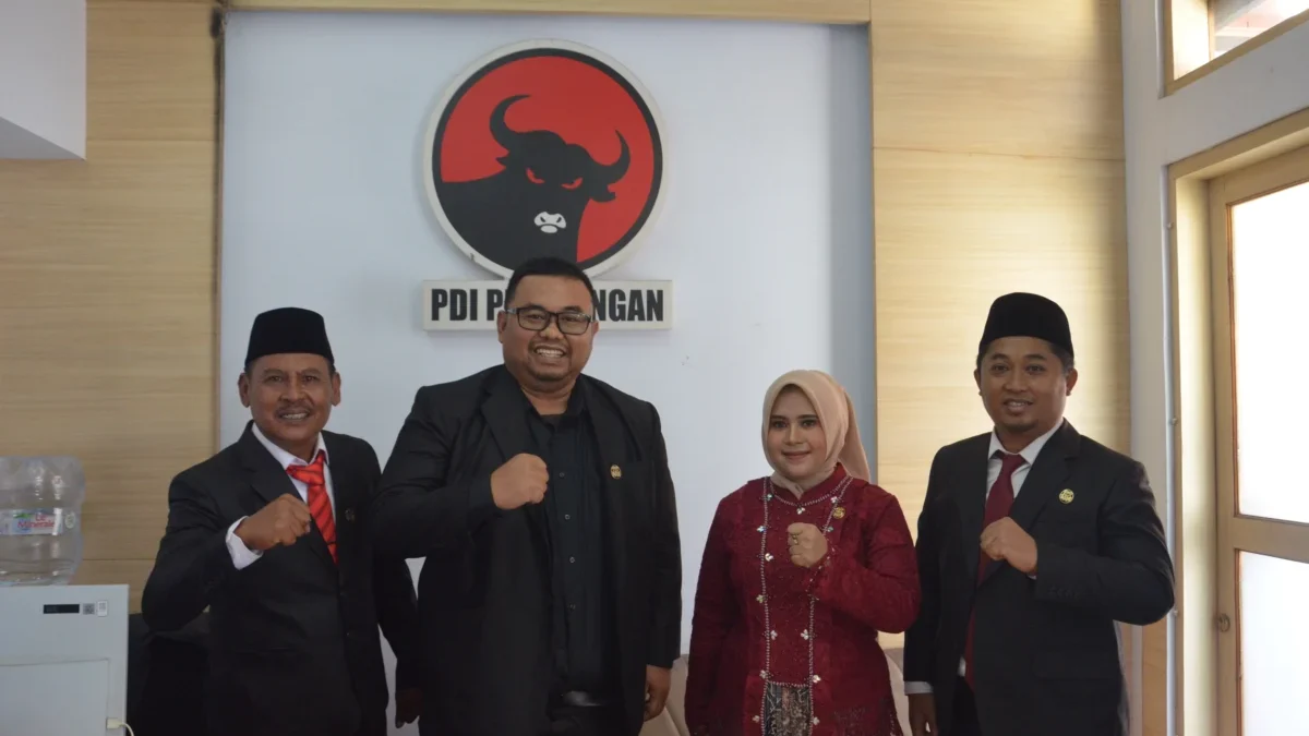 Dadan Wandiansyah,S.Ip, Anggota DPRD Garut terpilih periode 2024-2029 (satu dari kanan) bersama Anggota DPRD G