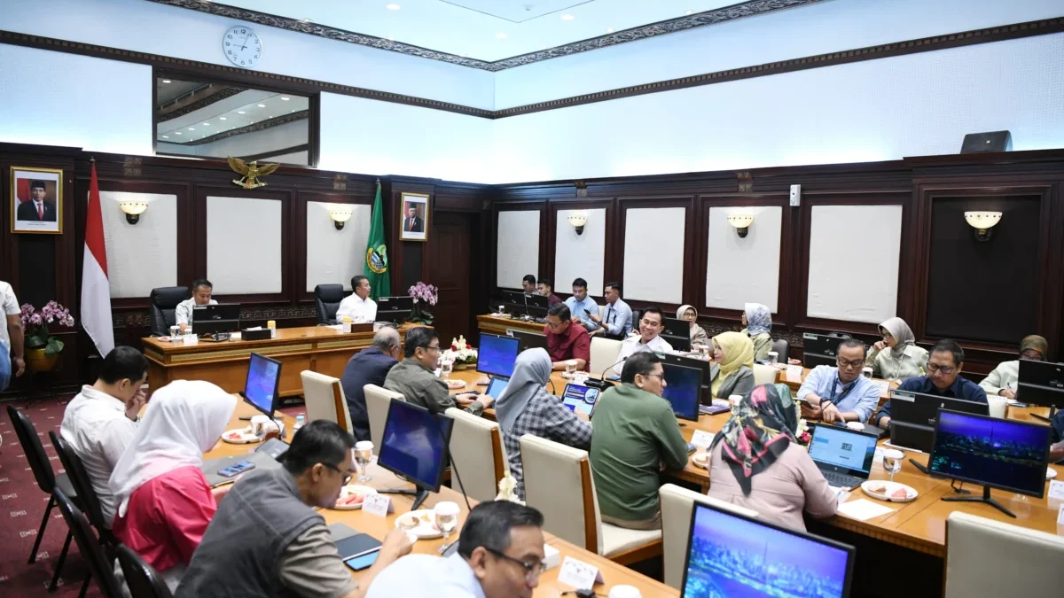 Penjabat Gubernur Jawa Barat Bey Machmudin melaksanakan Rapat Pimpinan (Rapim) bersama para Kepala Perangkat D