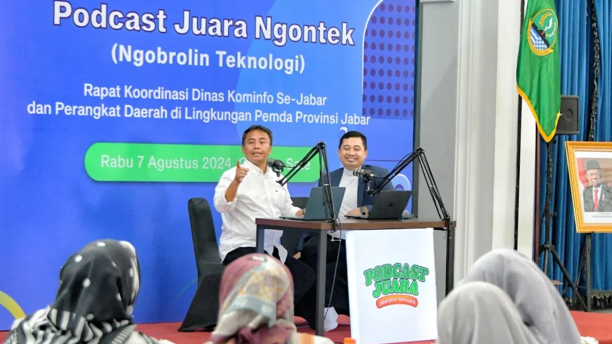 Sekda Jabar jadi pembicara dalam podcast dalam acara juara ngontek di Gedung Sate Bandung