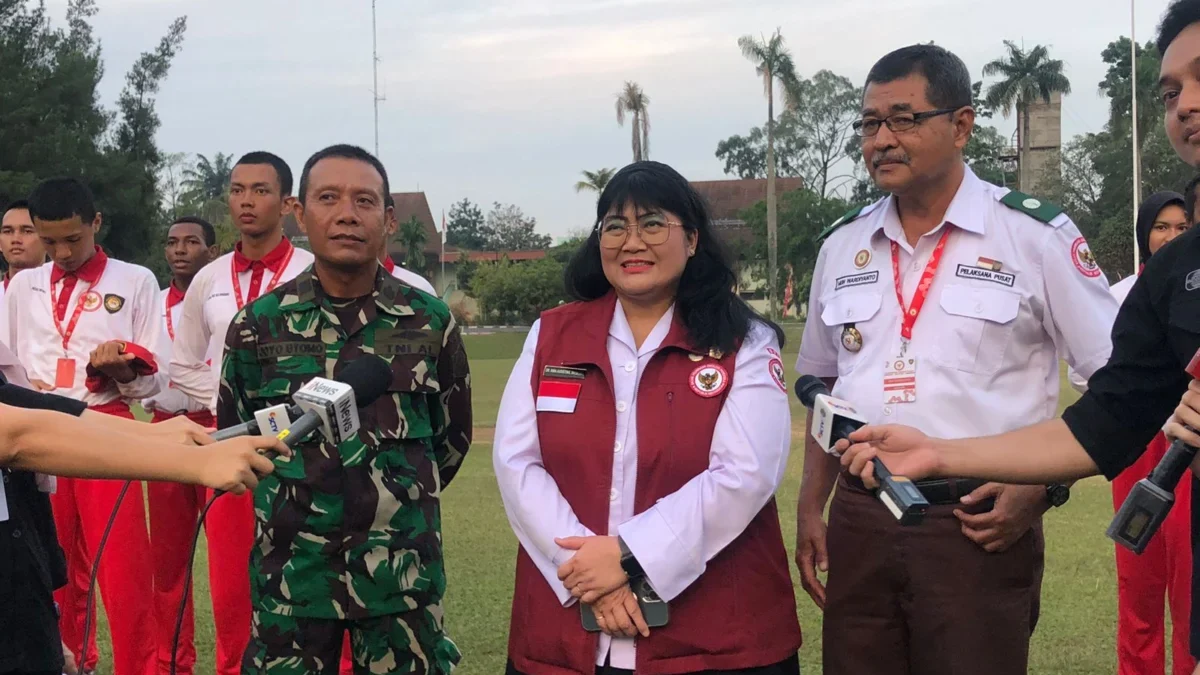 Wakil Kepala Badan Pembinaan Ideologi Pancasila (BPIP) Rima Agristina diwawancara di sela meninjau latihan pas