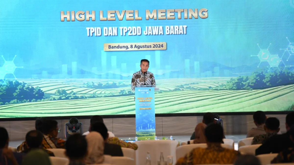 Pj Gubernur Jawa Barat Bey Machmudin Menghadiri High Level Meeting Tim Pengendalian Inflasi Daerah (TPID) dan