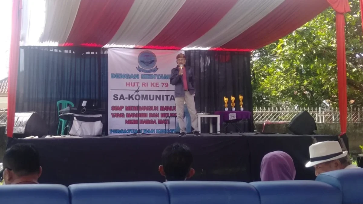 H. Hilham Herlansyah Ketua Umum Komunitas Silih Asih membuka acara lomba nyanyi dangdut