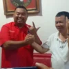 Ketua DPC PDI Perjuangan Kabupaten Garut, Yudha Puja Turnawan, berfoto bersama dengan H Nadiman, usai melakuka