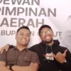 Widi Nugroho (tengah) nyatakan siap mendukung penuh Helmi Budiman dan Yudi Lasmingrat di Pilkada Garut.