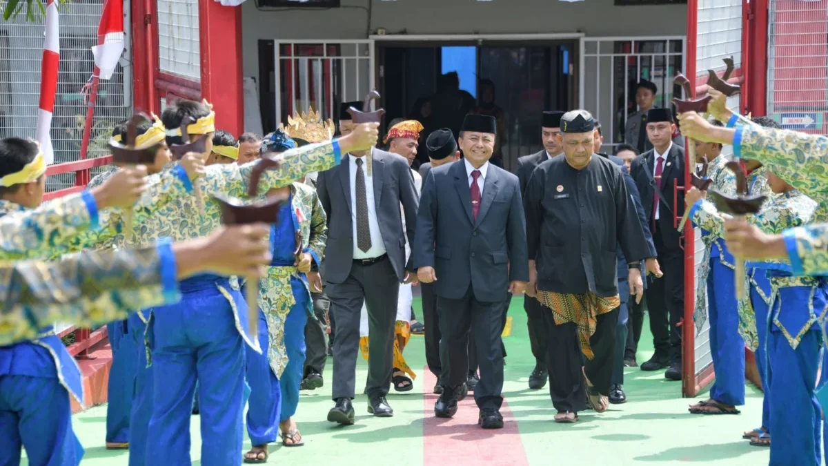 Sekda Jabar Herman Suryatman saat menghadiri penyerahan SK Remisi Menteri Hukum dan HAM di LPKA Bandung, Jala