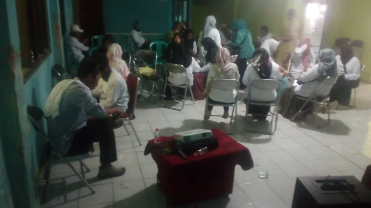 Pelatihan dasawisma di Desa Cibiuk Kaler Kecamatan Cibiuk, Senin (19/8).(pepen apendi)