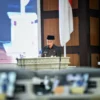 Bey Machmudin menyampaikan jawaban atas pandangan umum fraksi di DPRD terkait Ranperda tentang Perubahan APBD