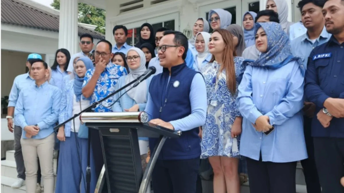 Bima Arya saat Konferensi Pers di kediamannya, Pendopo 6, Perumahan Baranangsiang Indah, Katulampa, Kota Bogor