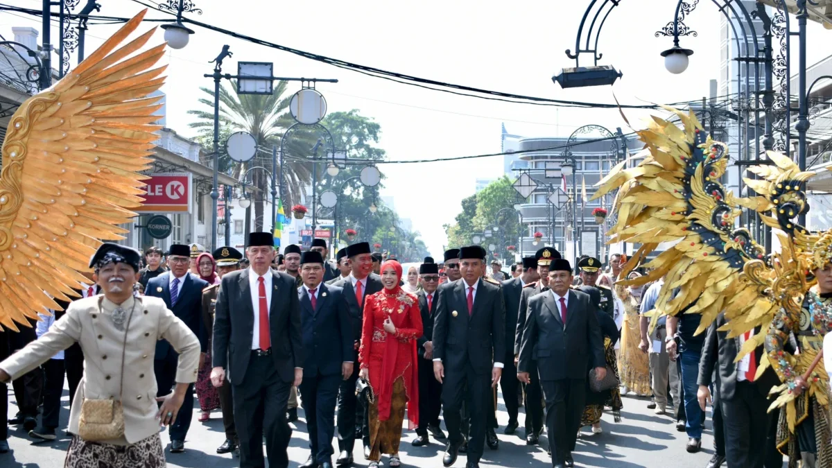 *Caption:* Pj Gubernur Jawa Barat Bey Machmudin menghadiri Rapat Paripurna DPRD Jawa Barat dalam Rangka Pengu