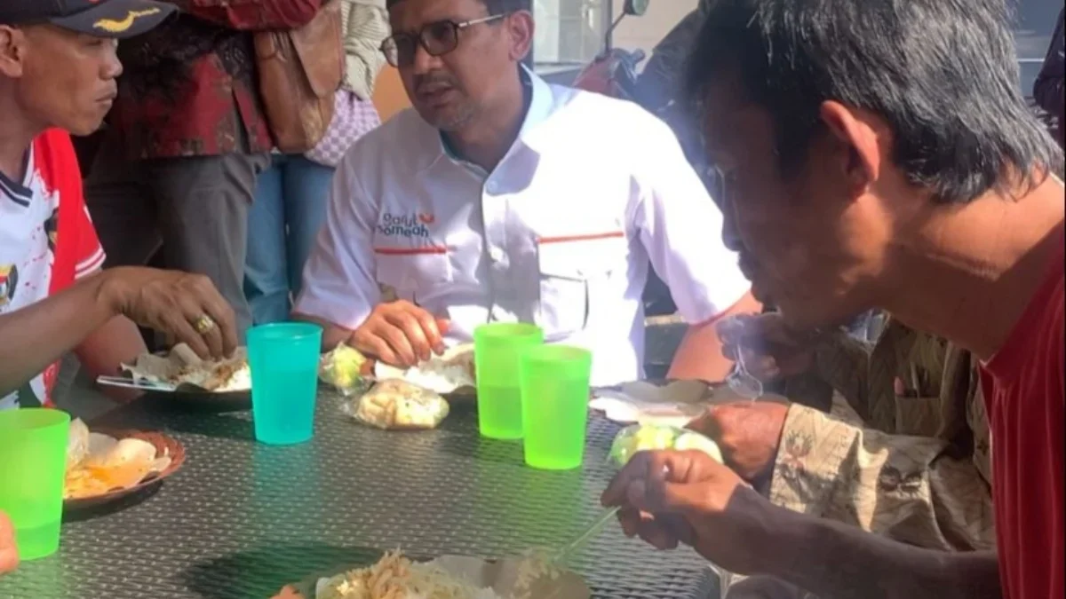 Garut Muda bersama Calon Bupati Garut Helmi Budiman saat menggelar program Rumah Makan Gratis, Jumat 6 Septemb