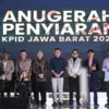 Penjabat Gubernur Jawa Barat Bey Machmudin menghadiri acara Anugerah Penyiaran KPID Jawa Barat Tahun 2024 seka