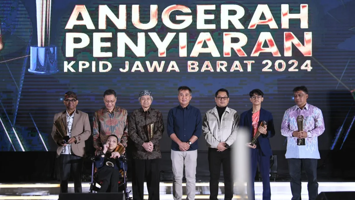 Penjabat Gubernur Jawa Barat Bey Machmudin menghadiri acara Anugerah Penyiaran KPID Jawa Barat Tahun 2024 seka